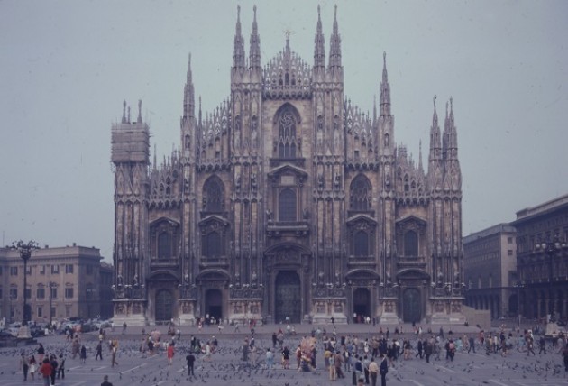 Berengo Gardin dona al comune di Milano oltre 2800 diapositive del suo archivio