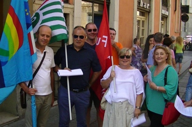 Pubblico Impiego Riuscito il presidio Cgil-Cisl-Uil  davanti alla Prefettura di Cremona (video)