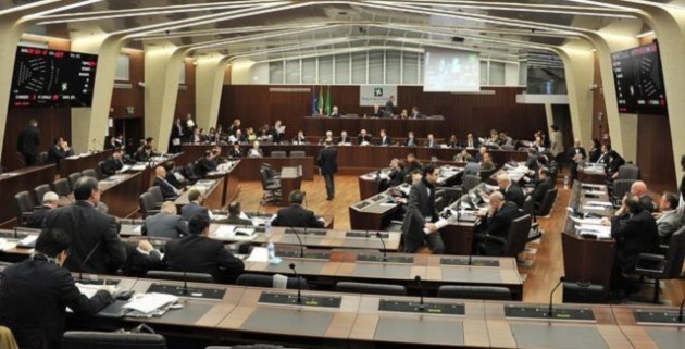 Lombardia. Vitalizi ai consiglieri: e’ giusto alzare l’età per percepirli