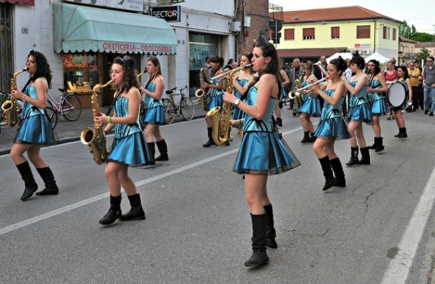 Girlesque Street Band per le vie del centtro storico di Bobbio