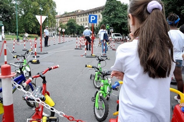 Ultima settimana di incontri con isola pedonale in piazza Castello a Milano