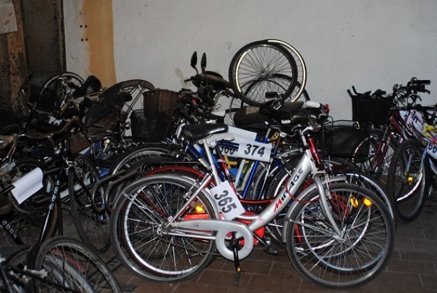 Cremona. Recuperate dalla polizia locale oltre 70 biciclette