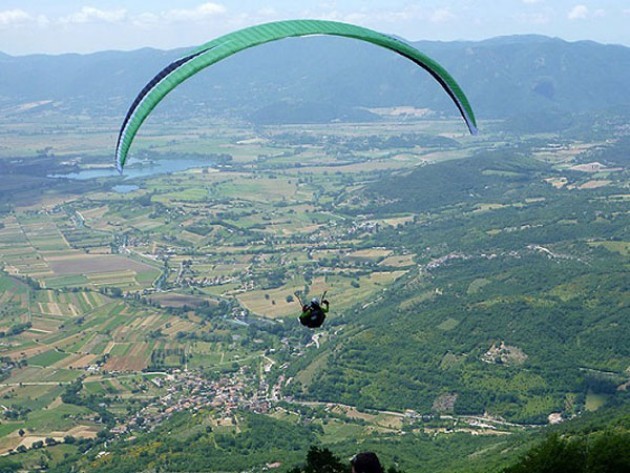 Udine: apertura di Acromax coppa del mondo di acrobazia in parapendio