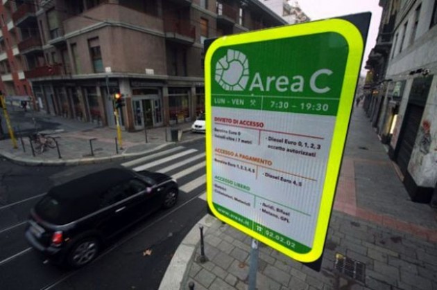 Milano: Area C calo ingressi nel 2014 e aumento auto ecologiche