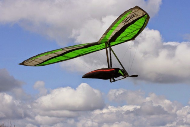 Monte Cucco (Umbria) e Lago di Gavazzo (Udine). L’estate del deltaplano e del parapendio