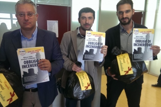 Lombardia. Il Movimento 5 Stelle protesta contro gli inceneritori
