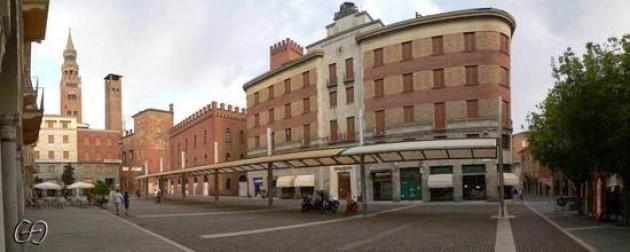 La P.zza Stradivari di Cremona qualche annetto fa!!!