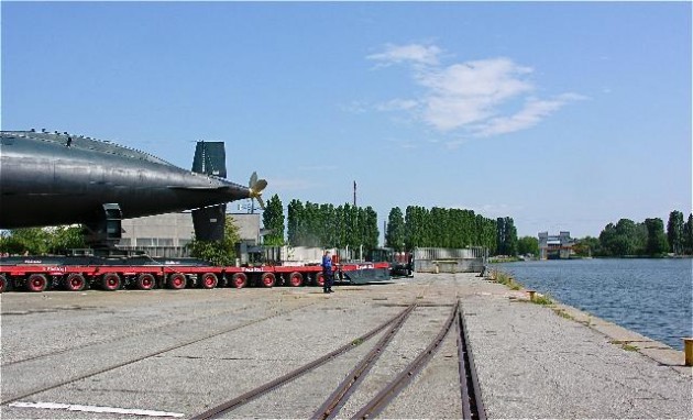 Vi ricordate il sottomarino Toti nel porto di Cremona ? Era il 2005