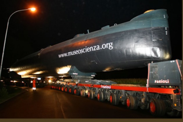 Vi ricordate il sottomarino Toti nel porto di Cremona ? Era il 2005