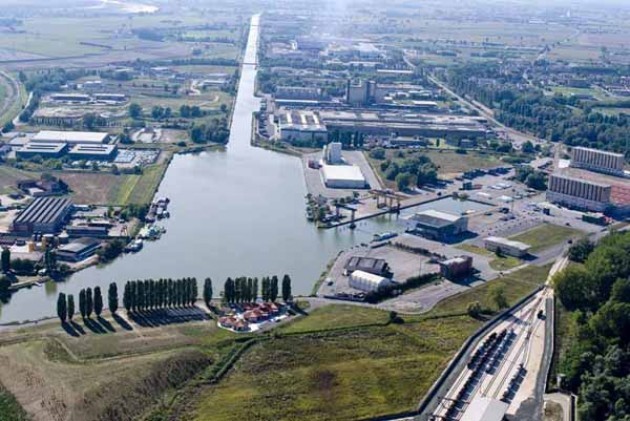 Il Po, il  porto, il canale navigabile Cremona-Milano