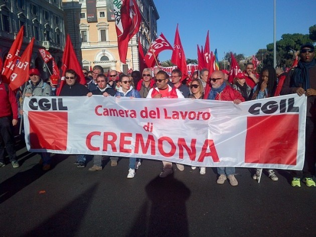 500 cremonesi a Roma. La manifestazione della Cgil è per far cambiare le politiche a Renzi |M.Palmieri