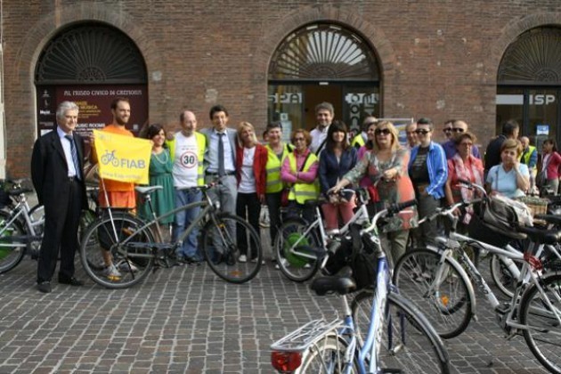 ‘Aperitivo con l’autore’, FIAB Cremona tra letteratura e bicicletta