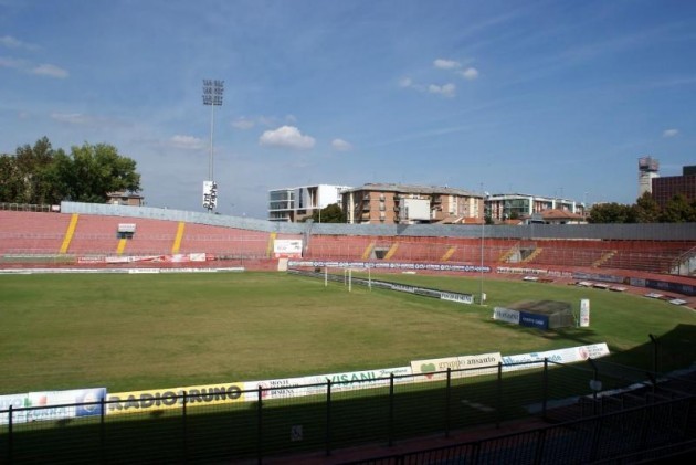 Brevi.L’impianto d’illuminazione dello stadio di Mnatova ha ottenuto l’ok per le partite in notturna