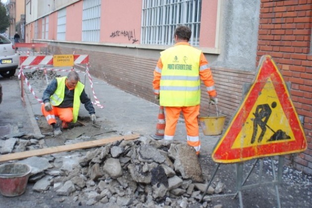 Un gruppo di pronto intervento strade a Cremona, in azione e riconoscibile