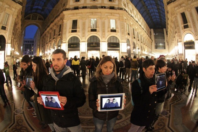 A Milano la prima “video-mob” contro le pellicce