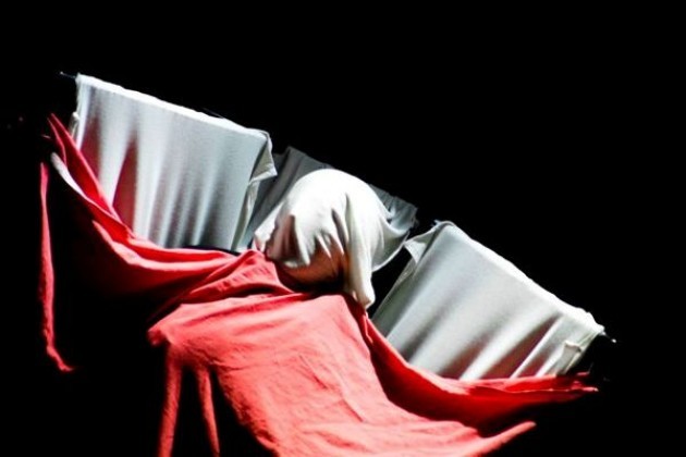 A Milano ‘Undici ore d’amore di un uomo ombra’ a teatro, senza l’autore