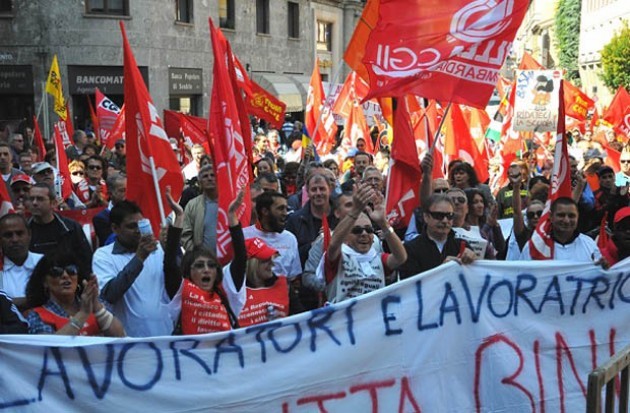 Edilizia, continua l'emorragia di lavoro. Sindacati in piazza