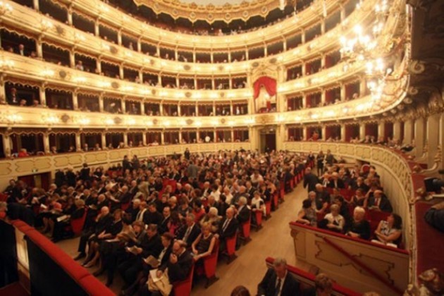 Dialoghi con Aperitivo intorno al Teatro a Cremona 