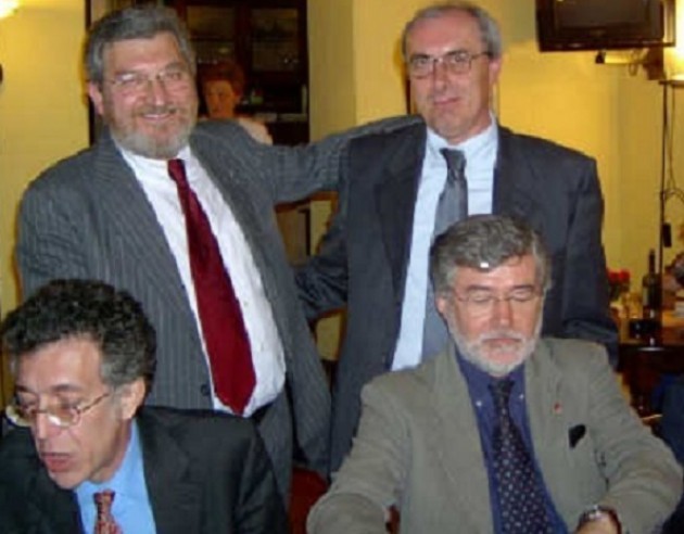 Un regalo a Deo. La foto  del quadro della “ Marcia della Pace” donato a Cofferati