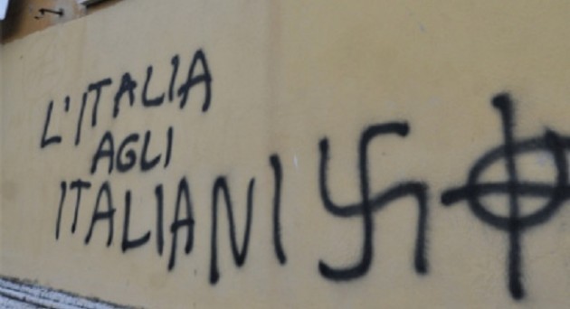 Casalmaggiore. L’imbrattamento di vandali con scritte nazi è costata 1000 euro