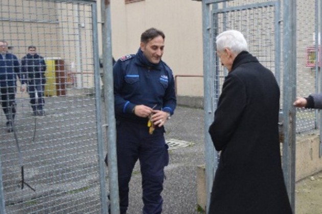 Giovedì e venerdì il vescovo di Cremona Lafranconi dice messa in carcere