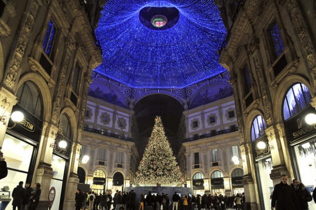A Milano il Natale si illumina con l’albero di Swarovski