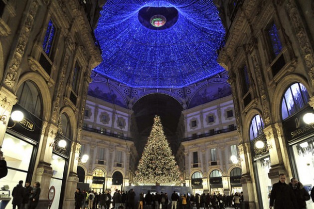 A Milano il Natale si illumina con l’albero di Swarovski