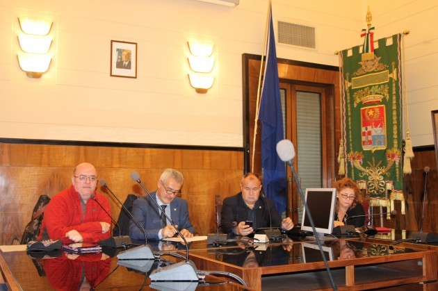 Incontro e presidio di lavoratori e Sindacati in Provincia a Cremona come in tutt’Italia