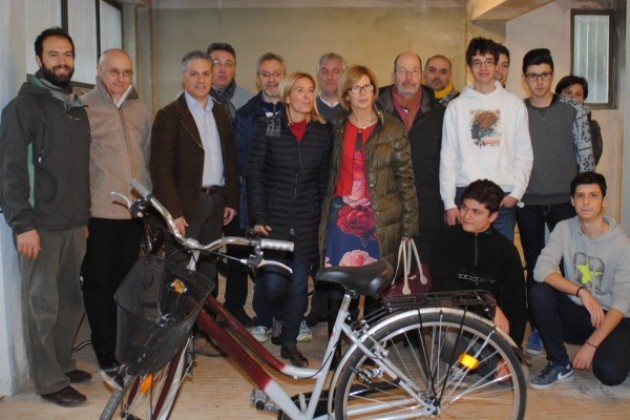 Comune di Cremona, consegnate al Torriani 14 biciclette per ‘Bici a Scuola’