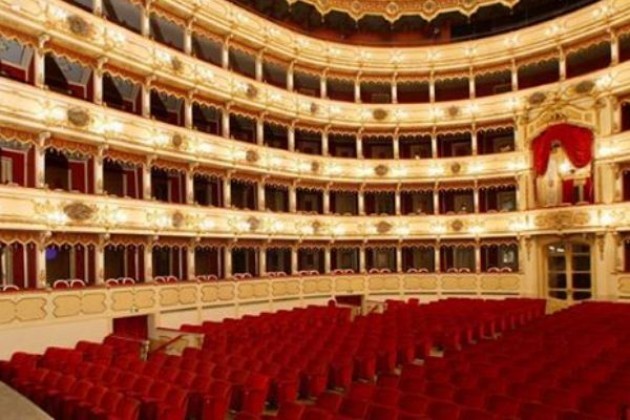 Teatro a Cremona, la biglietteria del Ponchielli chiude per Natale