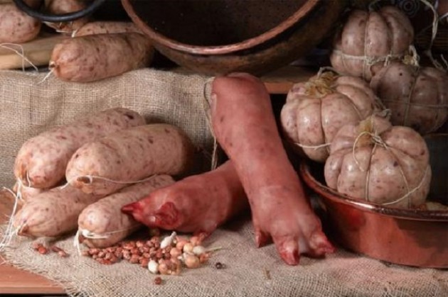 Capodanno, un italiano su tre con zampone e cotechino nel piatto