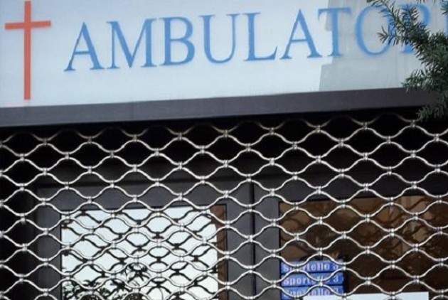 La Casa di Cura San Camillo chiude l’Ambulatorio per le festività. Denuncia di una cittadina