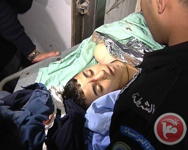 L'esercito israeliano uccide un giovane palestinese e ne ferisce un altro perché 'tirano pietre'