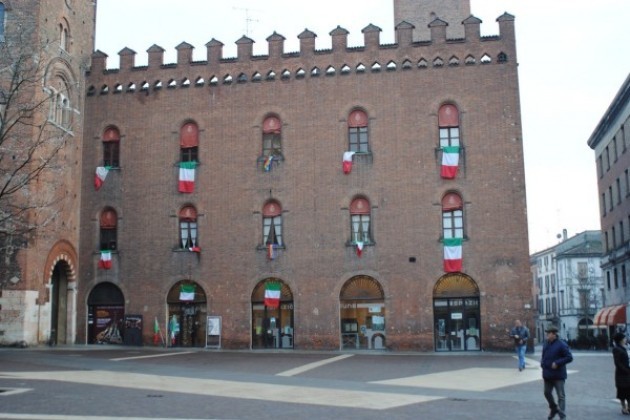 Festa del Tricolore, anche a Cremona bandiere a Palazzo Comunale