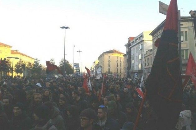 Cremona. Scontri fra violenti e polizia durante la manifestazione antifascista. Le prime reazioni politiche.