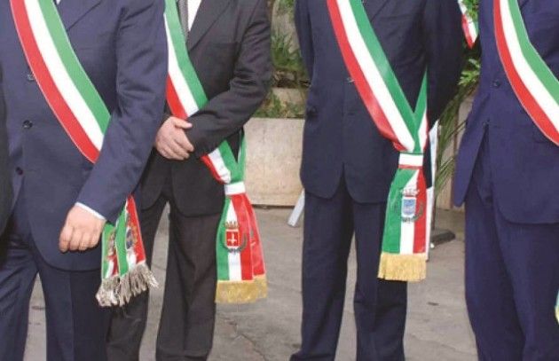 Cremona Black Bloc. Vezzini e tanti sindaci con Gianluca Galimberti