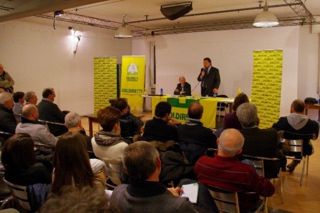 Rivolta d’Adda, sala gremita per l’incontro con Coldiretti e Fava