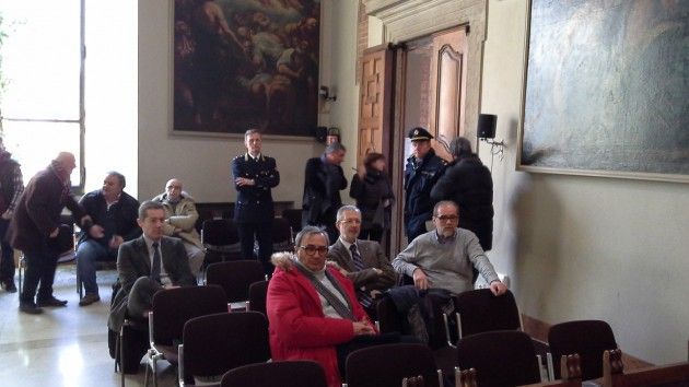 Cremona. Il consiglio comunale discute della chiusura dei centri sociali Dordoni e Kavarna