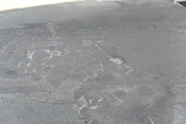 Pronto intervento strade a Cremona, squadra al lavoro sulle buche nell’asfalto