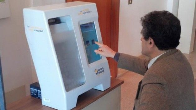 Vittoria M5S Lombardia: Referendum e voto elettronico. PD in frantumi