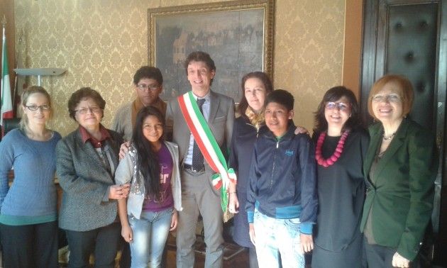 Incontro a Cremona tra il sindaco Galimberti e i ragazzi peruviani di Manthoc