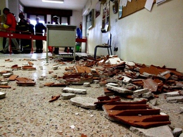 Lombardia, edilizia scolastica la Regione frena