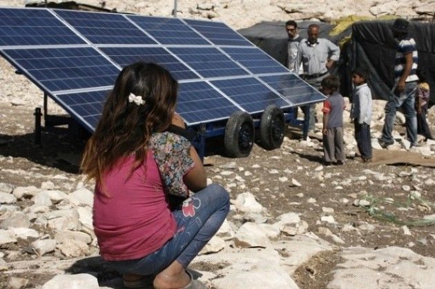 Israele sequestra i pannelli solari nel villaggio della Scuola di Gomme