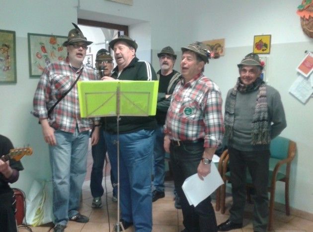Monticelli, anziani non autosufficienti festeggiati dagli Alpini.