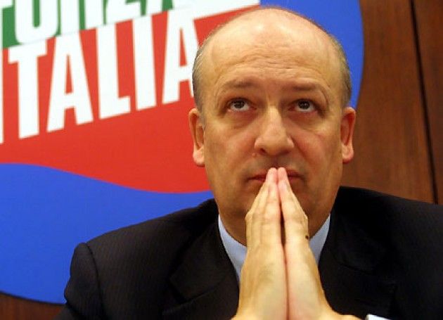 Vai avanti tu….  (che a me viene da ridere !) RAR
