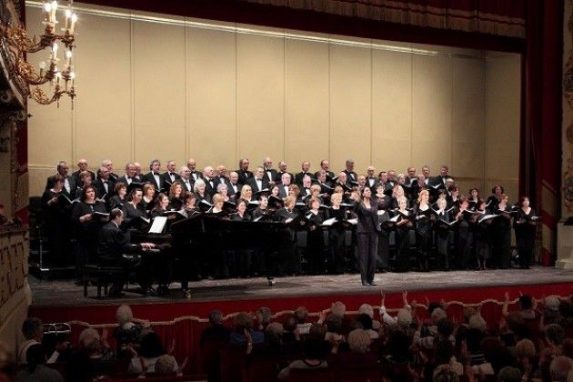 Coro Ponchielli Vertova guidato da Patrizia Bernelich al Ponchielli di Cremona