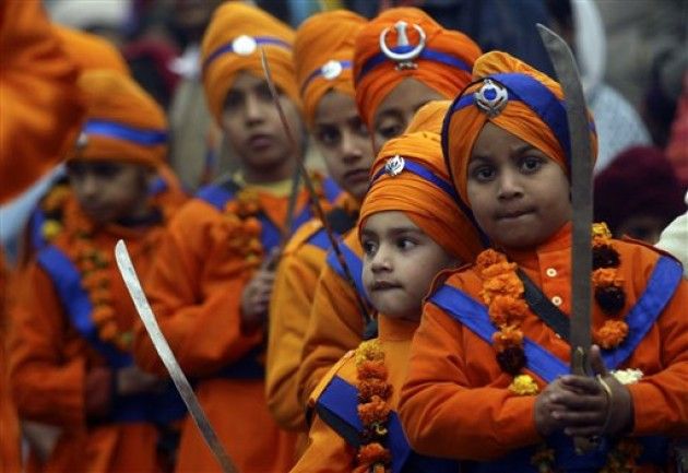 2009 Cremona. Il corteo religioso Baisakhi della Comunità Sikh