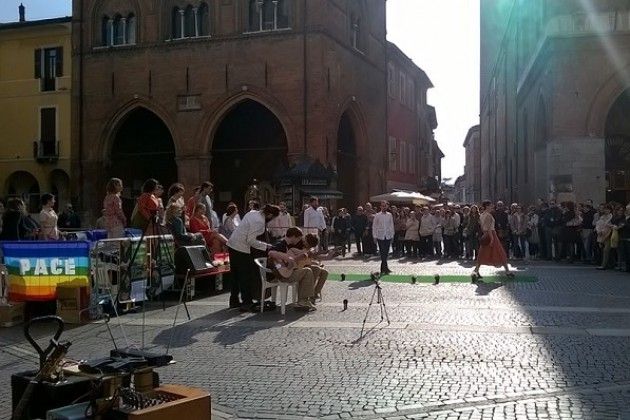 Cremona. Giornata di sensibilizzazione per promuovere il manifesto di Expo dei Popoli.