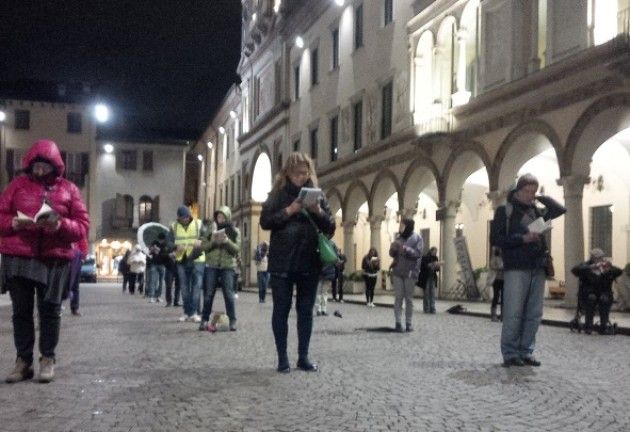 Crema. Non  è bastata la pioggia a fermare le Sentinelle in Piedi | Flavio Rozza