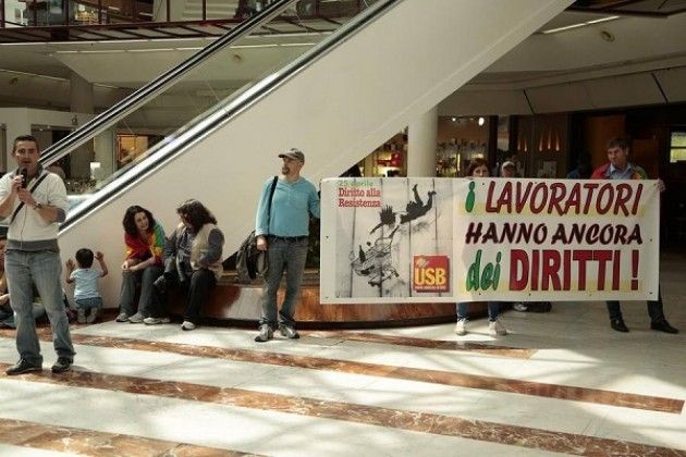 NO allo shopping nel giorno della Liberazione.